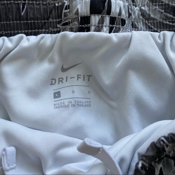 🎉HOST PICK | Nike Tropical Dri-Fit Tempo Running Shorts - Picture 4 of 4